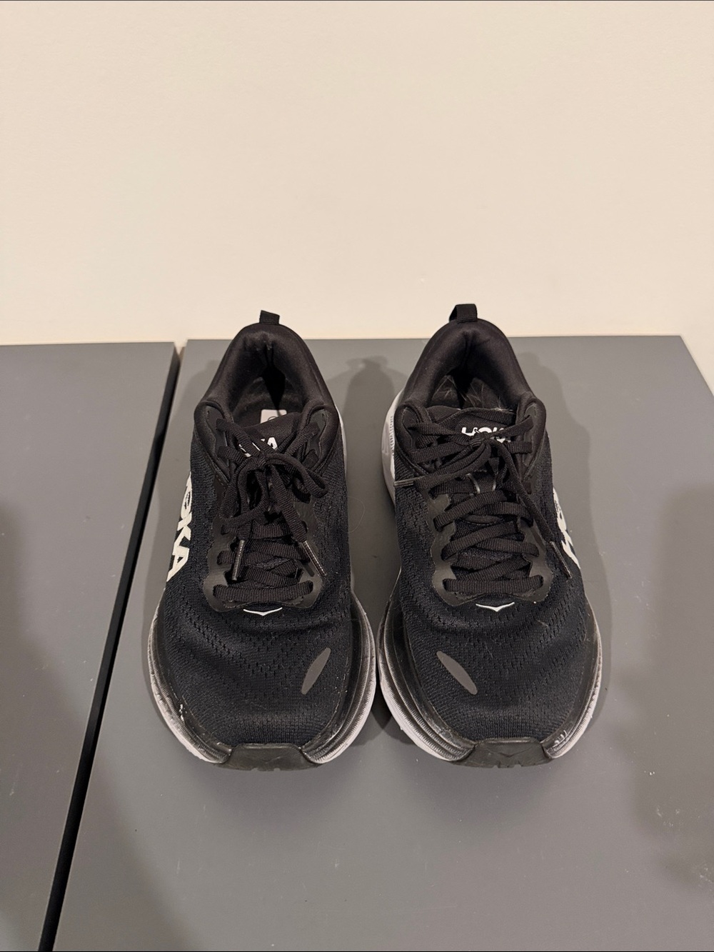 Black Hoka Bondi 8